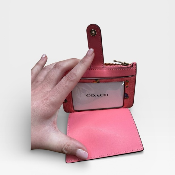 ✨ Coach Floral Leather Zip Card Case Keychain – Baby Pink (NWT) ✨ - Picture 4 of 4